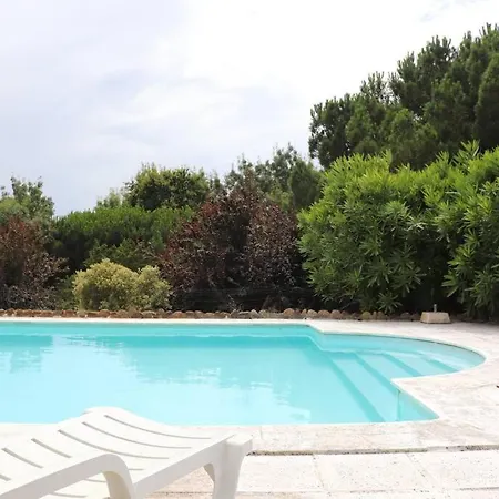 아파트 A Mouros House With Swimming Pool
