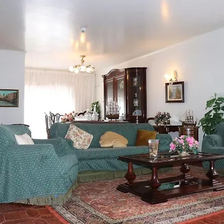 A Mouros House With Swimming Pool 아파트 *