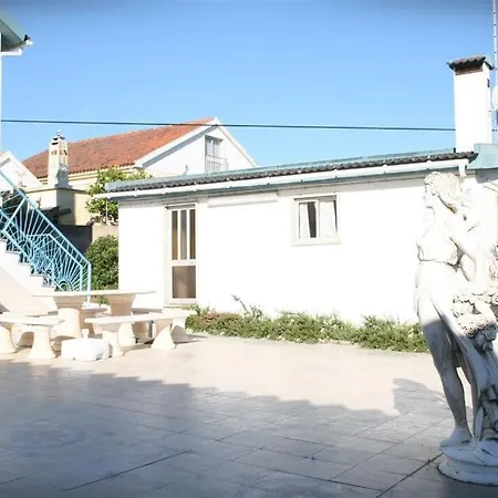 アパート A Mouros House With Swimming Pool *