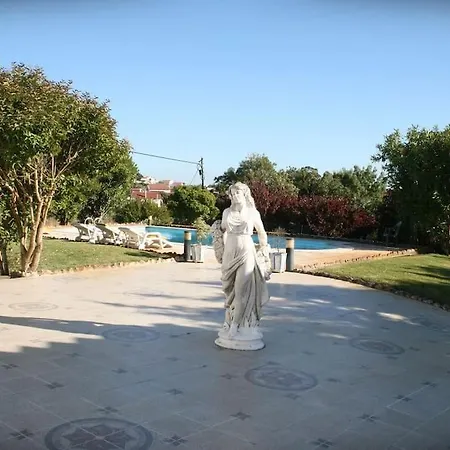 A Mouros House With Swimming Pool *
